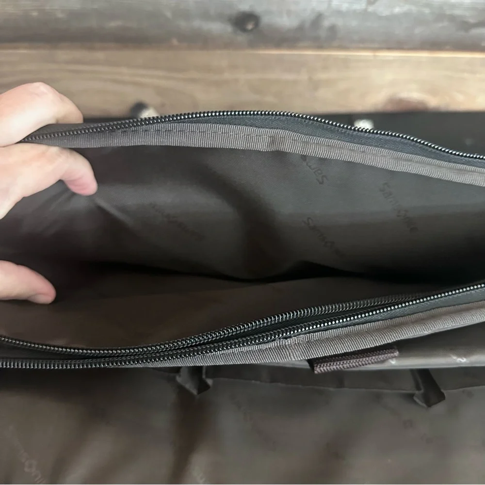 Samsonite Black Leather Flapover Business Case Double‎ Gusset Fits 15.6 Laptop